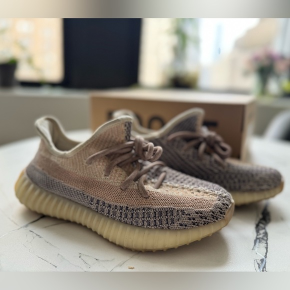 Yeezy Boost 350 V2 'Ash Pearl' – Size US 5 M - Picture 3 of 6